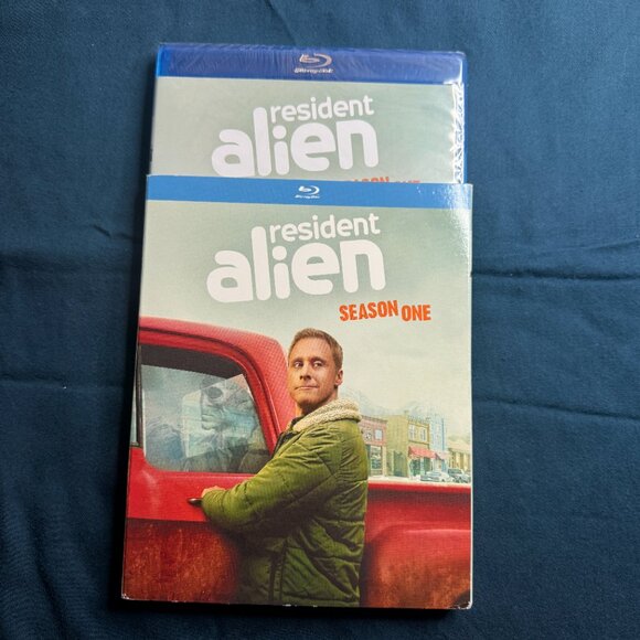 Resident Alien - Season One - Blue-ray - Picture 1 of 3